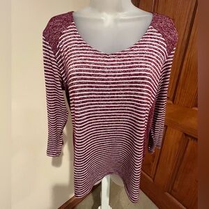 New, NWOT, Forever Jade Women’s Top Burgundy & White Size Large
